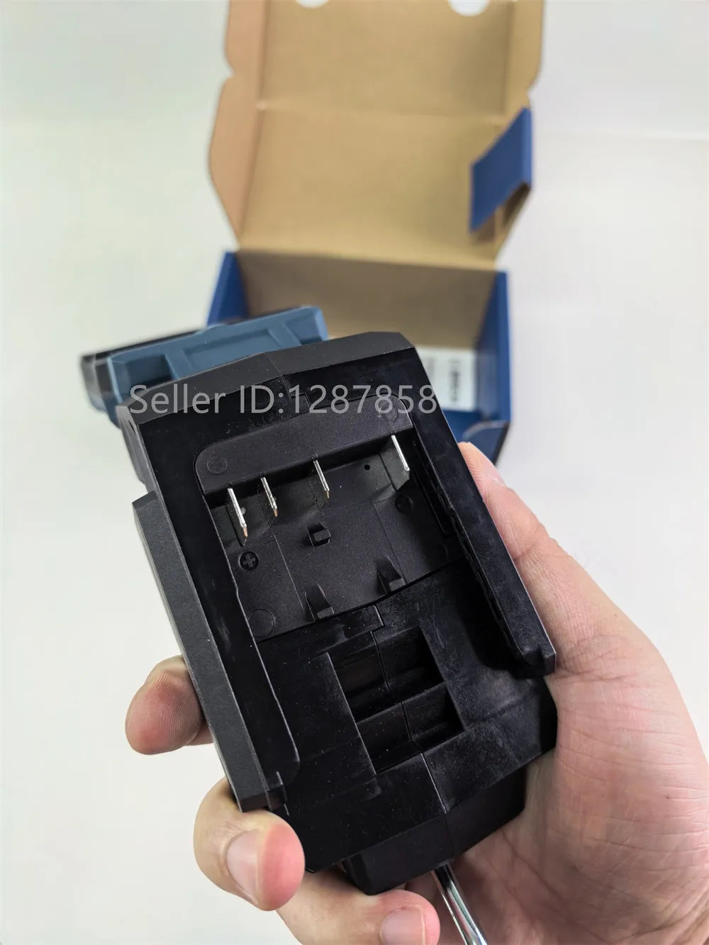 Bosch GLI18V-800 18V Lithium Battery Lamp Handheld 800 lumens Light 3 levels of brightness adjustment (without battery)