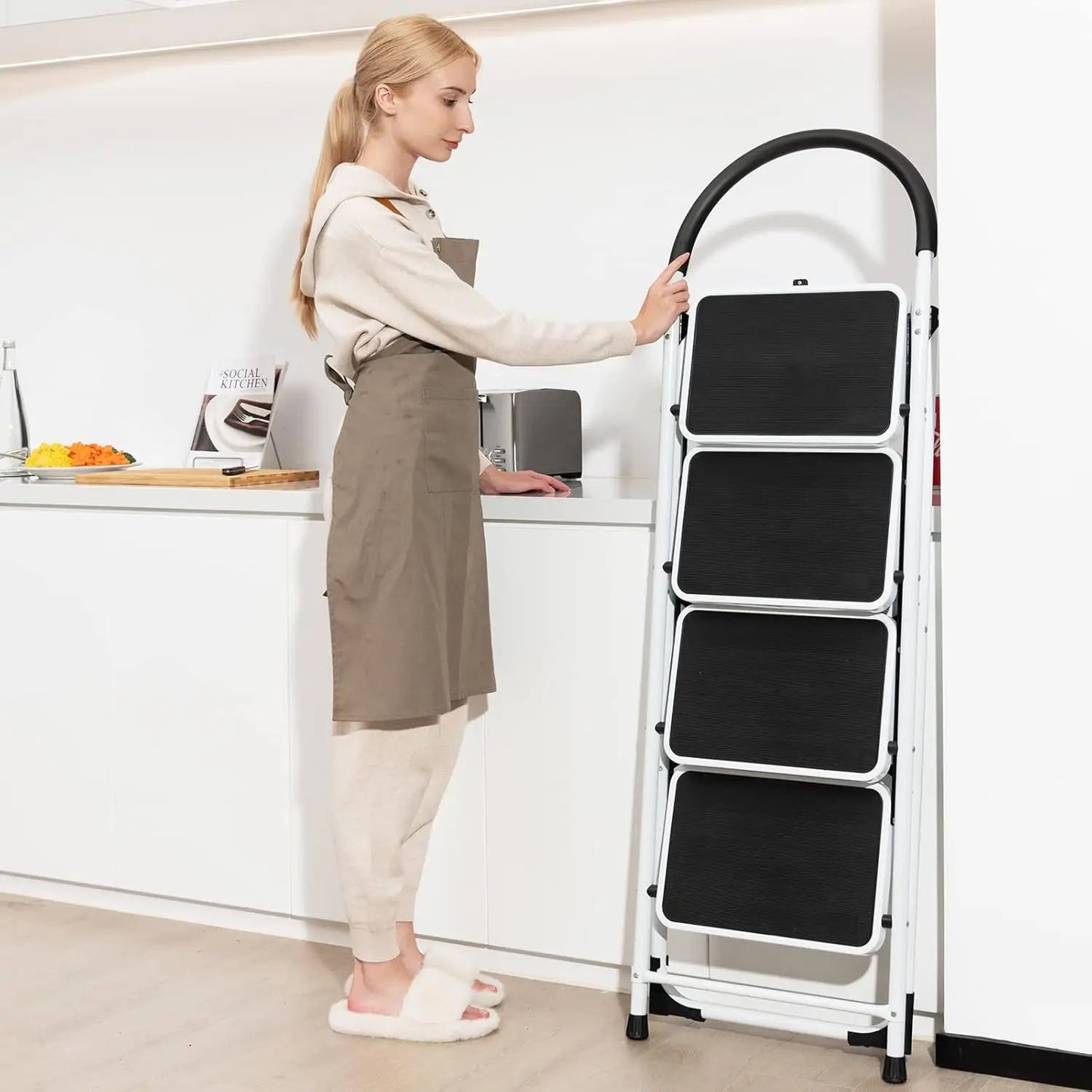 Step ladder 4 Step, Folding Step Stool Stepladders W/Widen Pedal, Portable Step Ladder for Home and Kitchen Use, 150KG Weight Capaci