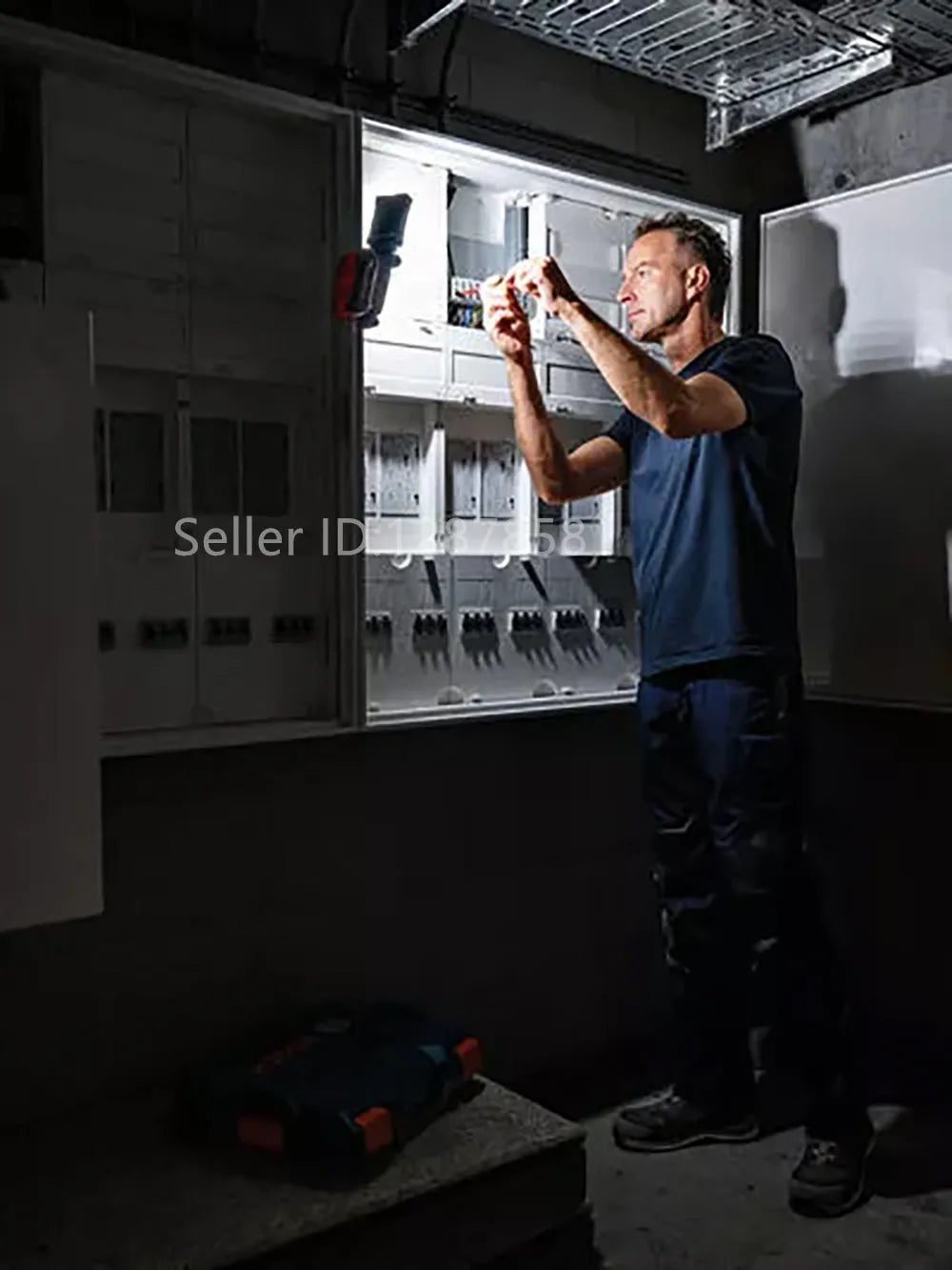 Bosch GLI18V-800 18V Lithium Battery Lamp Handheld 800 lumens Light 3 levels of brightness adjustment (without battery)