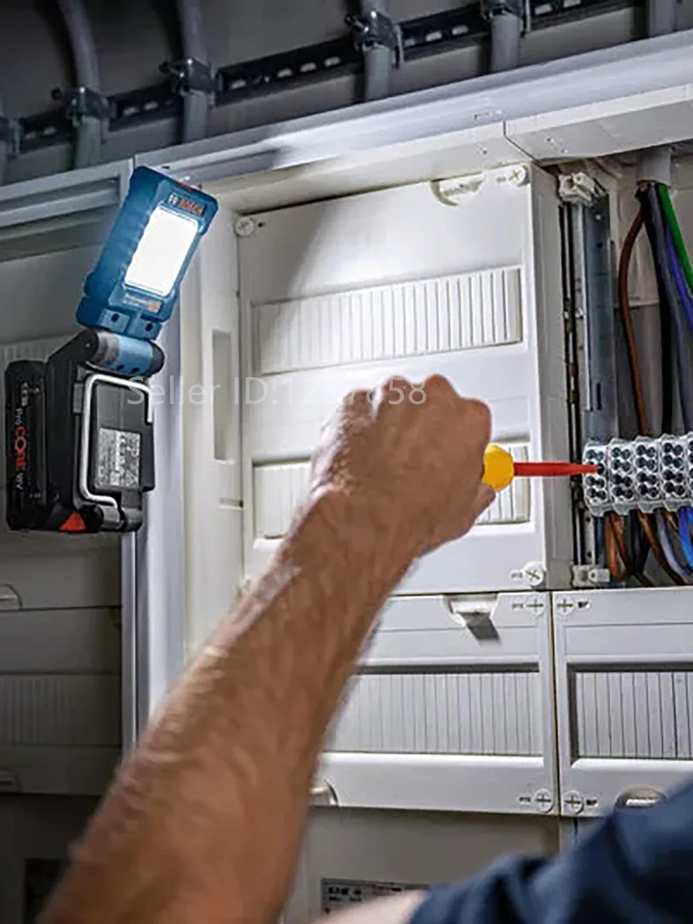 Bosch GLI18V-800 18V Lithium Battery Lamp Handheld 800 lumens Light 3 levels of brightness adjustment (without battery)
